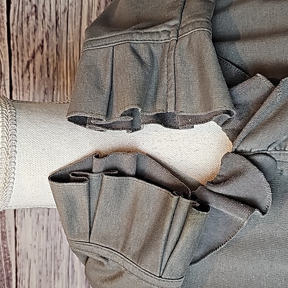 KUT FROM THE KLOTH CAMO GREEN LONG SLEEVE RUFFLE BUTTON-UP JACKET - Picture 9 of 16